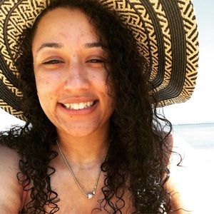 Meet your Posher, Chanel